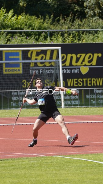Albert Simon beim Speerwurf im Stadion Oberwerth Koblenz