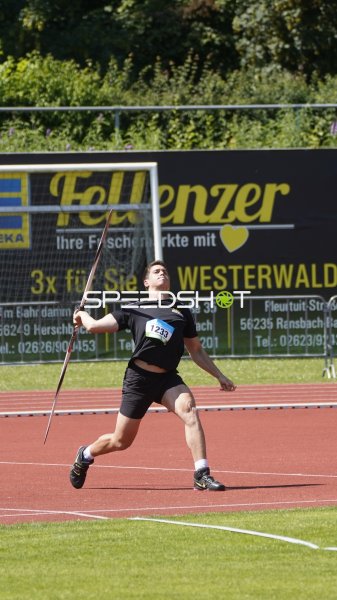 Albert Simon beim Speerwurf im Stadion Oberwerth Koblenz