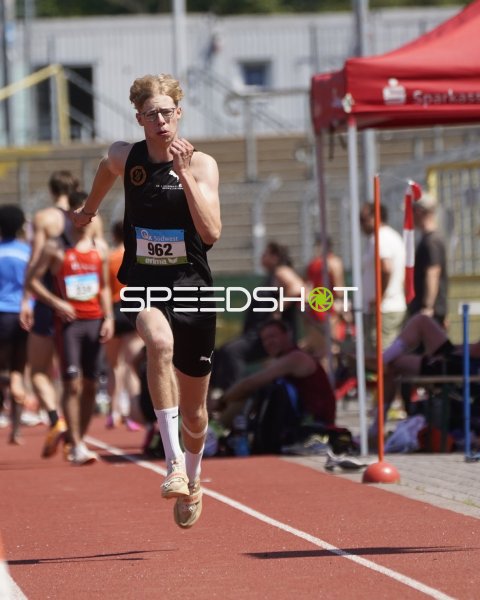 Godlewsky Friedrich beim Weitsprung-Anlauf im Stadion Oberwerth Koblenz