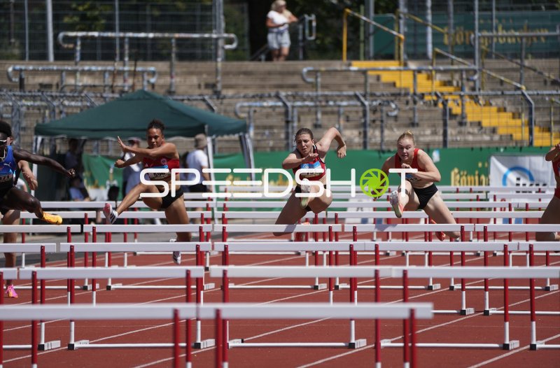 Zwirner Nele und Badenhausen Julia im Hürdensprint in Koblenz