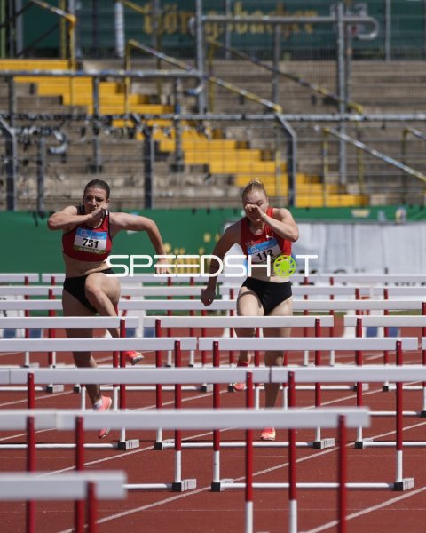 Sewing Laura, Zwirner Nele und Scholz Leana im Hürdenlauf in Koblenz