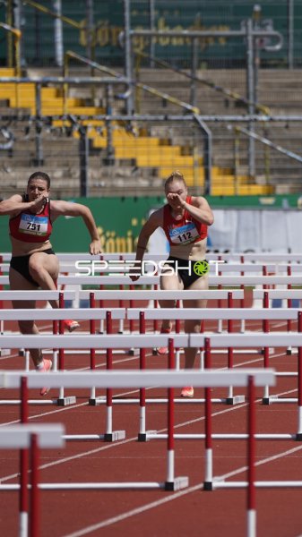 Sewing Laura, Zwirner Nele und Scholz Leana im Hürdenlauf in Koblenz