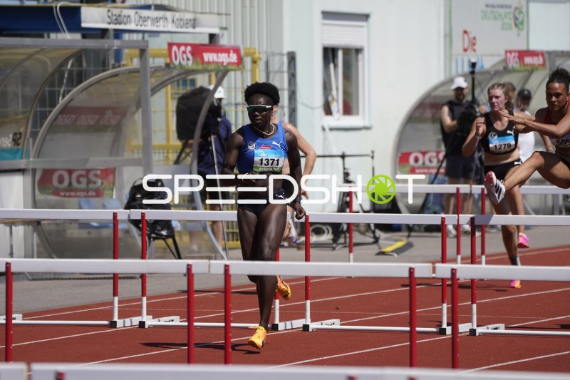 Adjei Abigail im Hürdenlauf im Stadion Oberwerth Koblenz