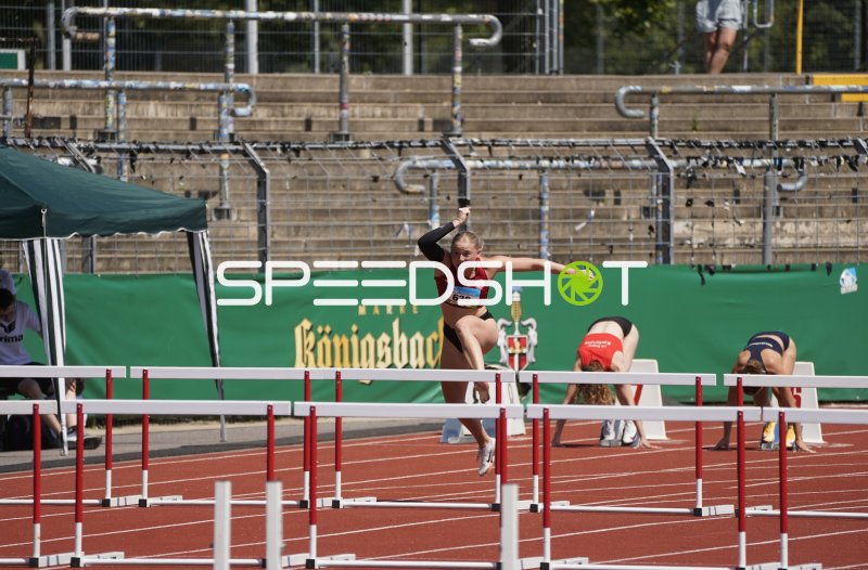 Scharf Alexandra überspringt die Hürde im Stadion Oberwerth Koblenz