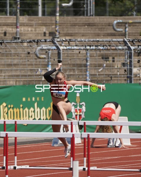 Scharf Alexandra überspringt die Hürde im Stadion Oberwerth Koblenz
