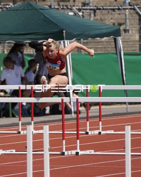 Scharf Alexandra beim Hürdenlauf im Stadion Oberwerth Koblenz