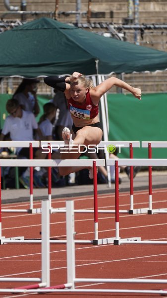 Scharf Alexandra beim Hürdenlauf im Stadion Oberwerth Koblenz