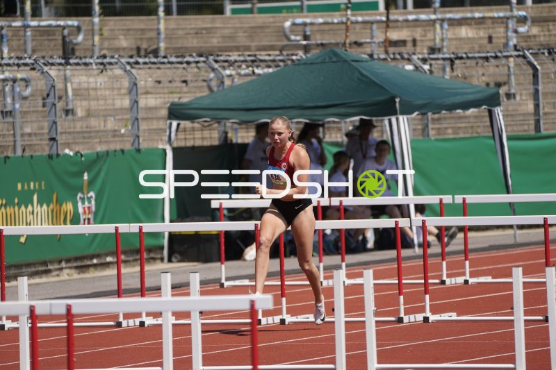 Scharf Alexandra im Hürdenlauf im Stadion Oberwerth Koblenz