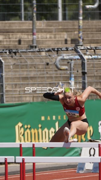 Scharf Alexandra beim Hürdenlauf im Stadion Oberwerth Koblenz