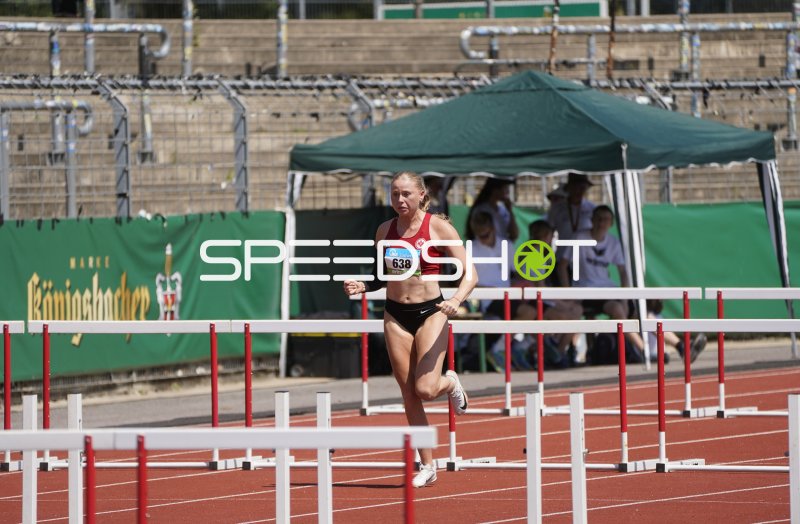 Scharf Alexandra im Hürdenlauf im Stadion Oberwerth Koblenz