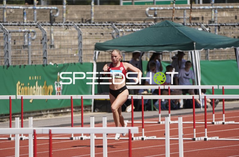 Scharf Alexandra im Hürdenlauf im Stadion Oberwerth Koblenz