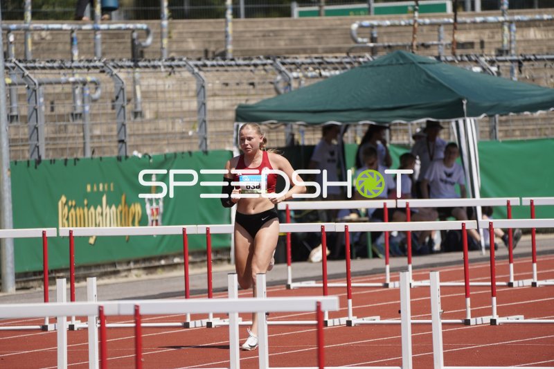 Scharf Alexandra beim Hürdenlauf im Stadion Oberwerth Koblenz