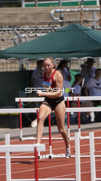 Scharf Alexandra im Hürdenlauf im Stadion Oberwerth Koblenz