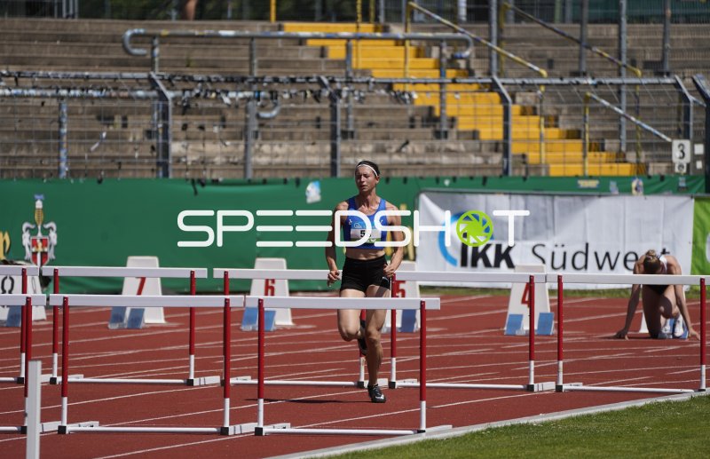 Schwab Mara im Hürdenlauf im Stadion Oberwerth Koblenz