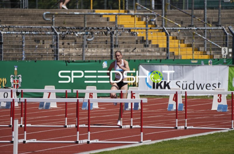 Franziska Blessin im Hürdenlauf beim Meeting in Koblenz