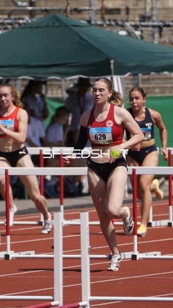 Müller Lilly führt das Hürdenfeld im Stadion Oberwerth an