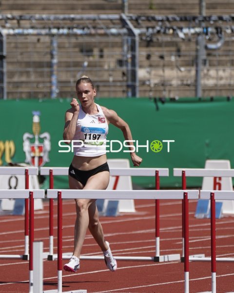 Franziska Blessin im Hürdenlauf beim Leichtathletik-Meeting in Koblenz