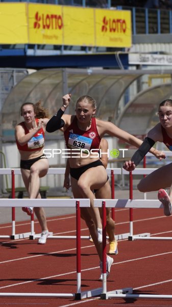 Scharf Alexandra, Müller Lilly und Klein Sharleen im Hürdenlauf in Koblenz