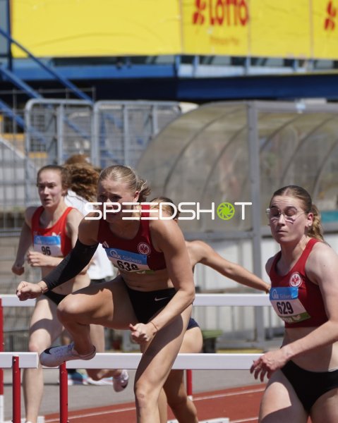 Schmerler Erik und Müller Lilly im Hürdenlauf im Stadion Oberwerth Koblenz