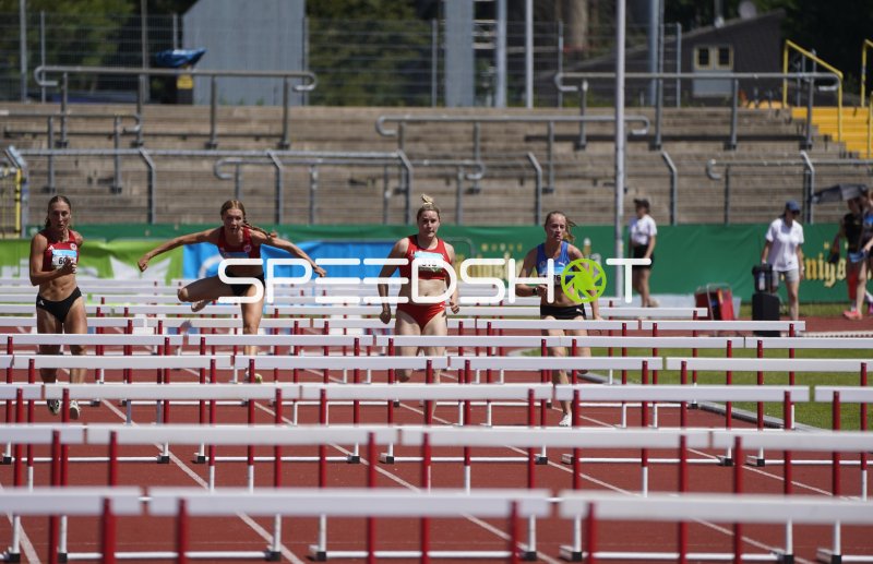 Katharina Gühlen und Sara Hamin im Hürdenlauf in Koblenz