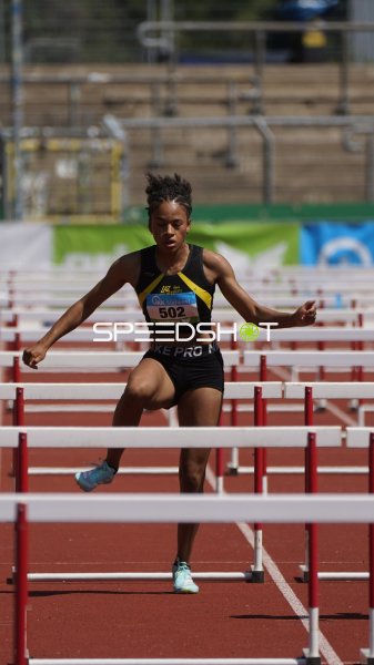 Nicole Frey und weitere Athletinnen im 100m-Hürdenlauf in Koblenz