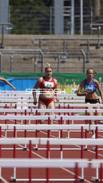 Katharina Gühlen und Sara Hamin im Hürdenlauf in Koblenz
