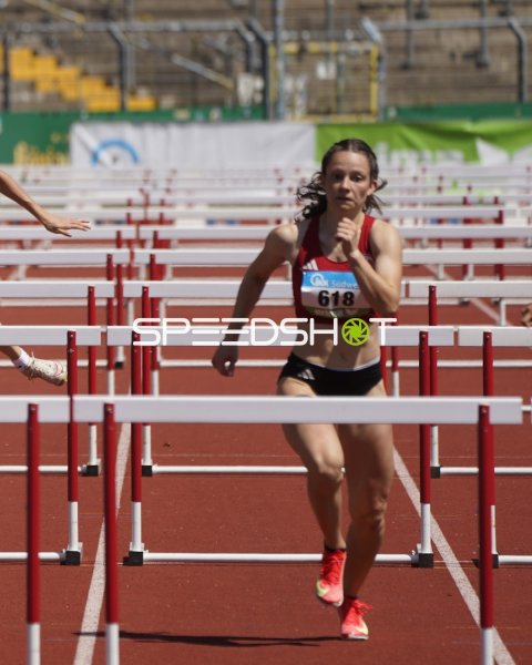 Greta Sonnenberg und Stephanie Kleiber im Hürdensprint in Koblenz