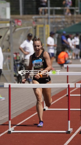 Ließfeld Vivien und Greta Sonnenberg im Hürdenlauf in Koblenz