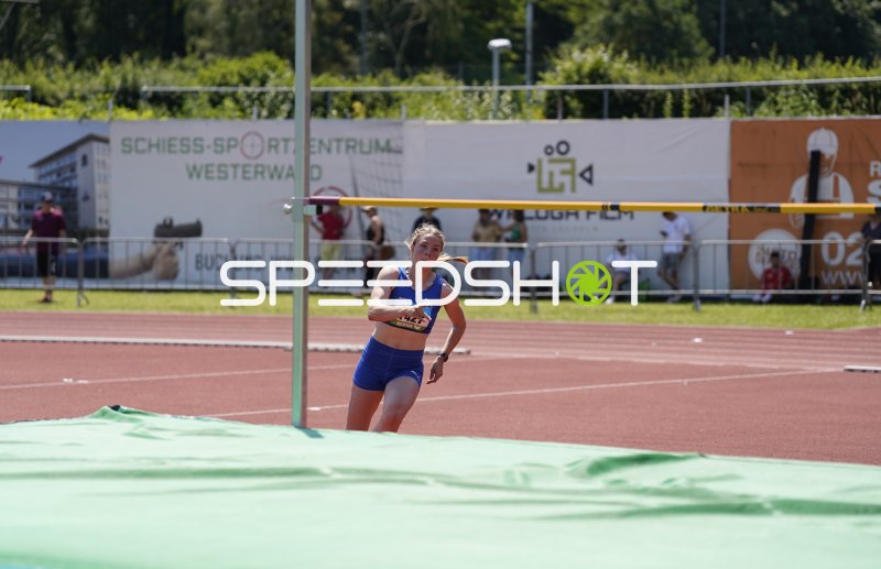 Hochspringerin beim Anlauf im Stadion Oberwerth Koblenz