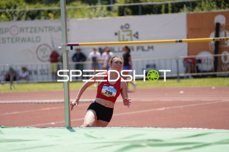 Katja Chernyi beim Hochsprung-Anlauf in Koblenz