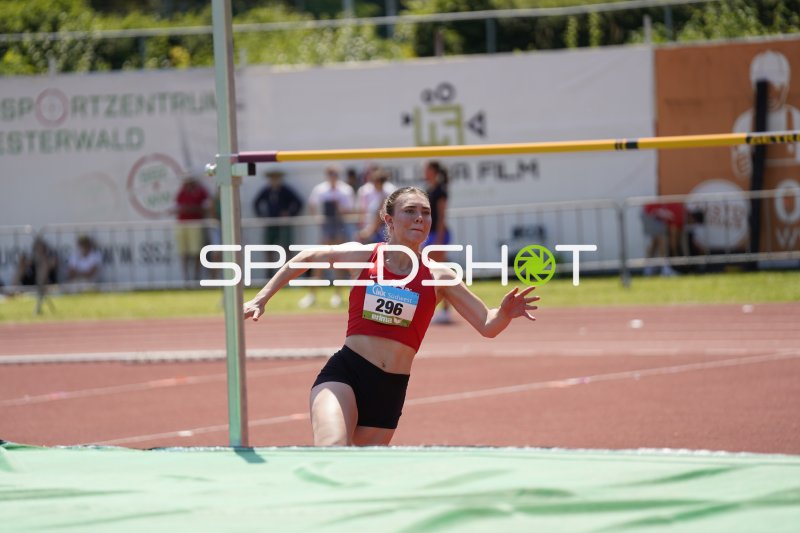 Katja Chernyi beim Hochsprung im Stadion Oberwerth Koblenz