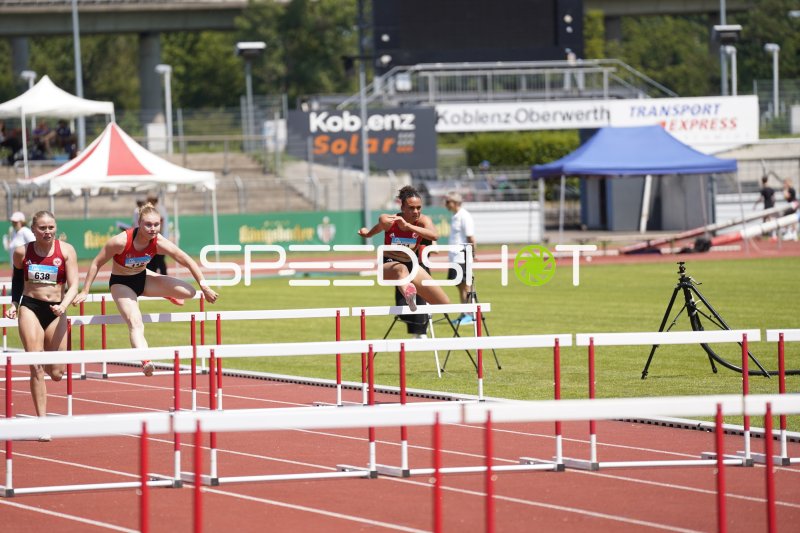 Julia Badenhausen und Zwirner Nele im Hürdenlauf in Koblenz