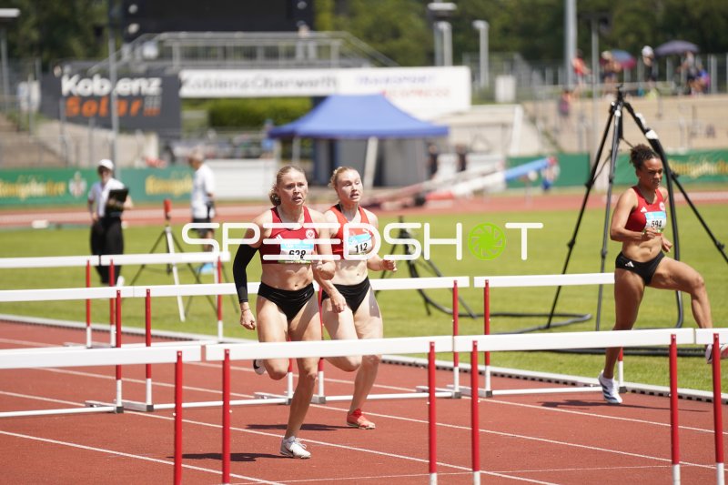 Julia Badenhausen und Nele Zwirner im Hürdenlauf in Koblenz