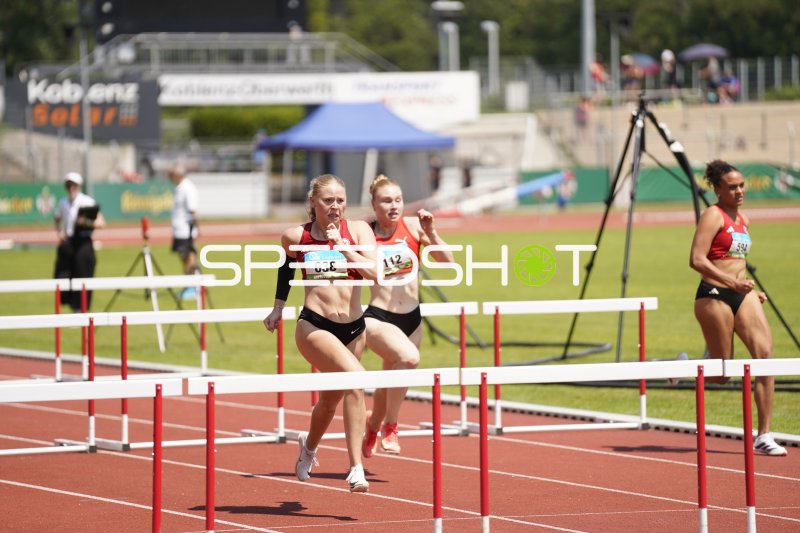 Nele Zwirner und Zwirner Nele im Hürdensprint beim Stadion Oberwerth Koblenz
