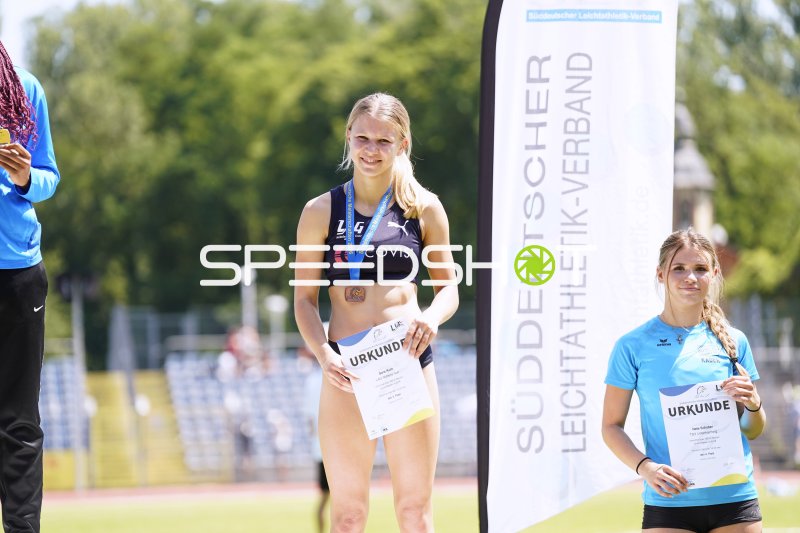 Kurz Sara bei der Siegerehrung – Süddeutscher Leichtathletik-Verband in Koblenz