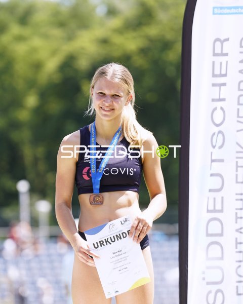 Kurz Sara bei der Siegerehrung – Süddeutscher Leichtathletik-Verband in Koblenz