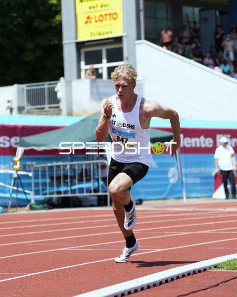 Göpfert Lucius im Sprint auf der Tartanbahn in Koblenz