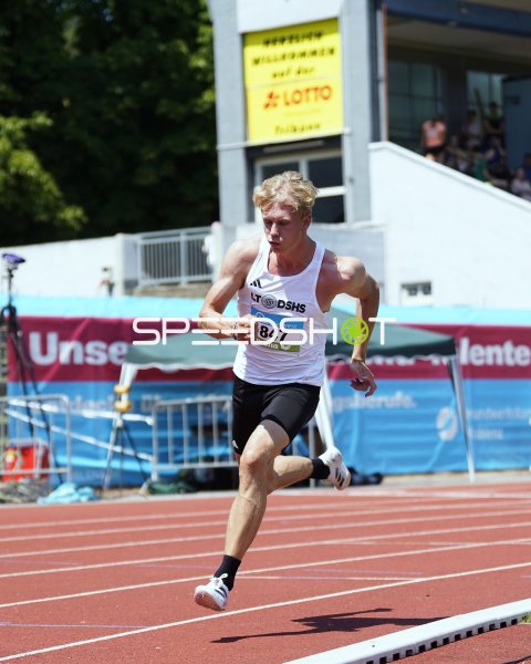 Göpfert Lucius im Sprint auf der Tartanbahn in Koblenz