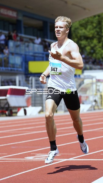 Göpfert Lucius im Sprint auf der Tartanbahn in Koblenz