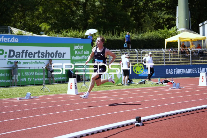 Fuchs Louis im Sprint auf der Tartanbahn in Koblenz