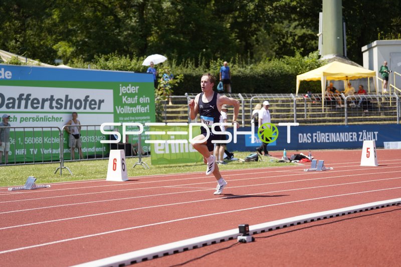 Fuchs Louis im Sprint auf der Tartanbahn in Koblenz