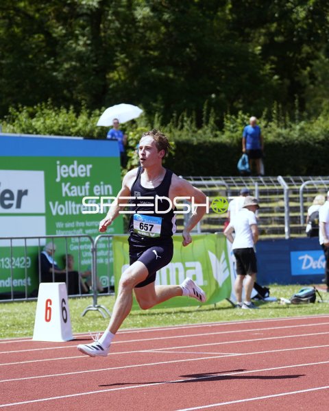 Fuchs Louis im Sprint auf der Tartanbahn in Koblenz