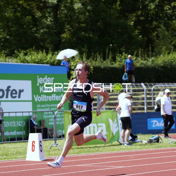 Fuchs Louis im Sprint auf der Tartanbahn in Koblenz