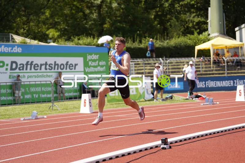 Startnummer 1379 im Sprint auf der Tartanbahn in Koblenz