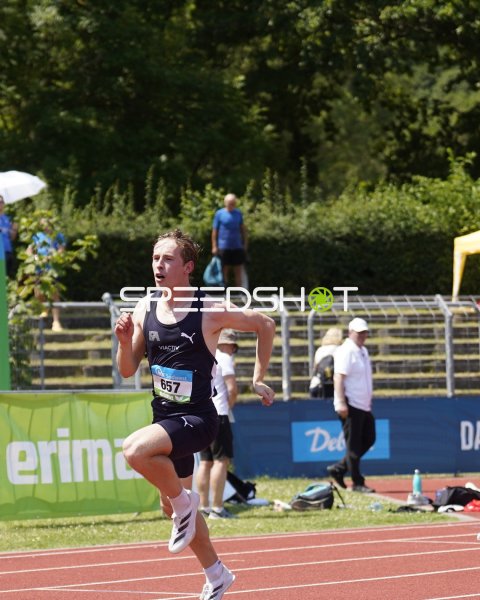 Fuchs Louis im Sprint auf der Tartanbahn in Koblenz