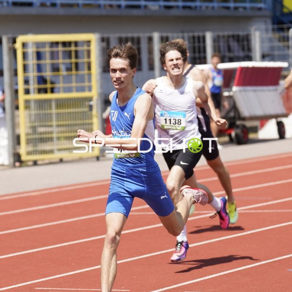 Stöber Tom führt das Feld beim Lauf im Stadion Oberwerth Koblenz