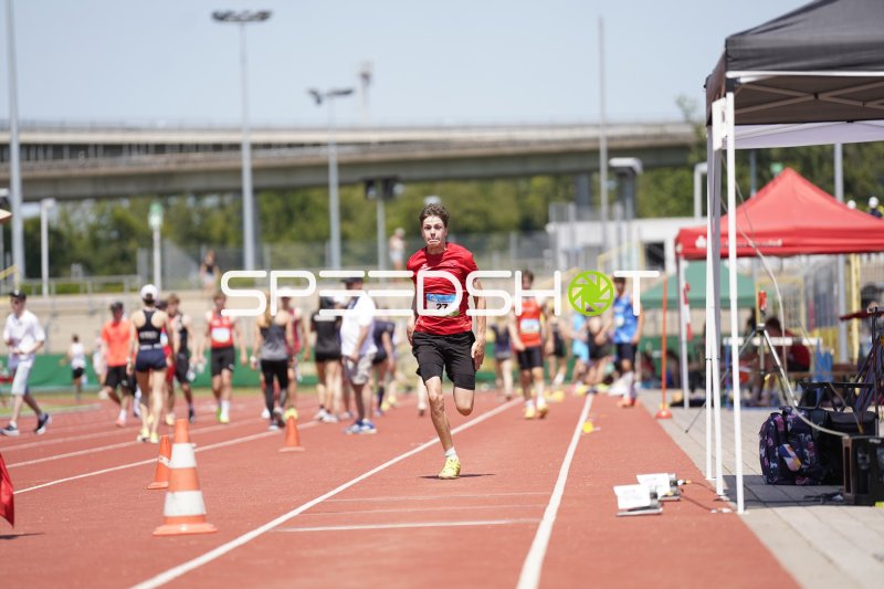 Fleig Pius beim Lauf im Stadion Oberwerth Koblenz
