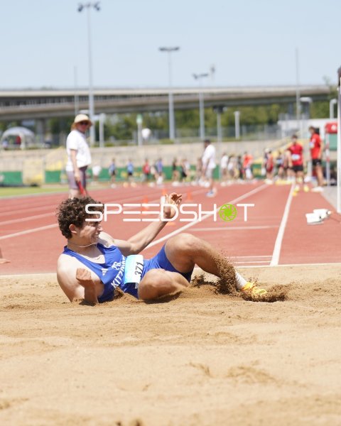 Wörner Laura landet im Sand beim Weitsprung in Koblenz