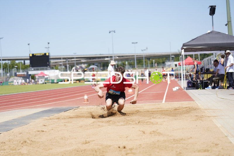 Weitsprung-Landung im Sandkasten beim Stadion Oberwerth Koblenz