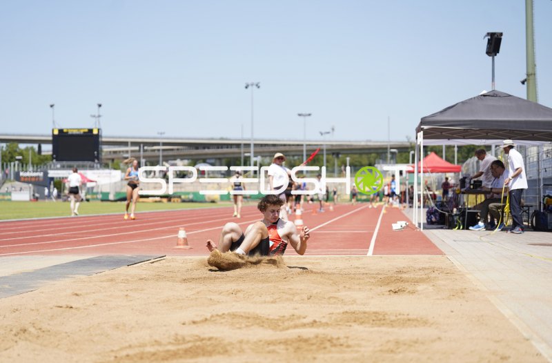 Weitsprung-Landung im Sandkasten beim Stadion Oberwerth Koblenz